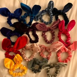 Srunchies with bow detail